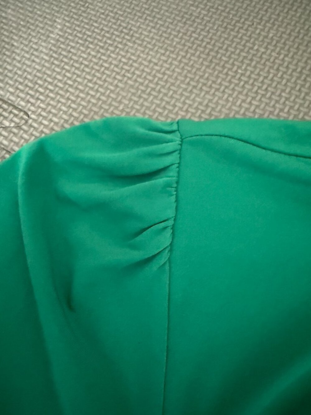 Ann Taylor Factory Women's Smocked Mock-Neck Blouse Size Medium- Emerald Green - Picture 12 of 12